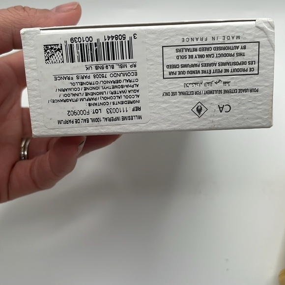 Creed Gold and White Grooming Elegance - Picture 6 of 7